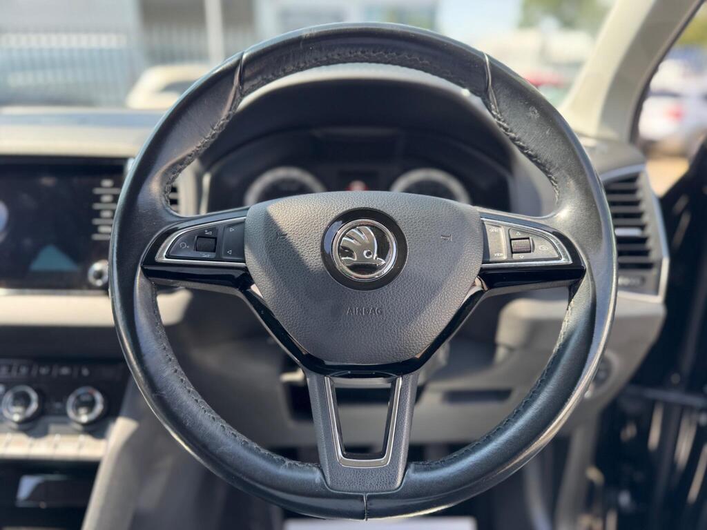 Škoda Karoq — Steering wheel and driver's cockpit