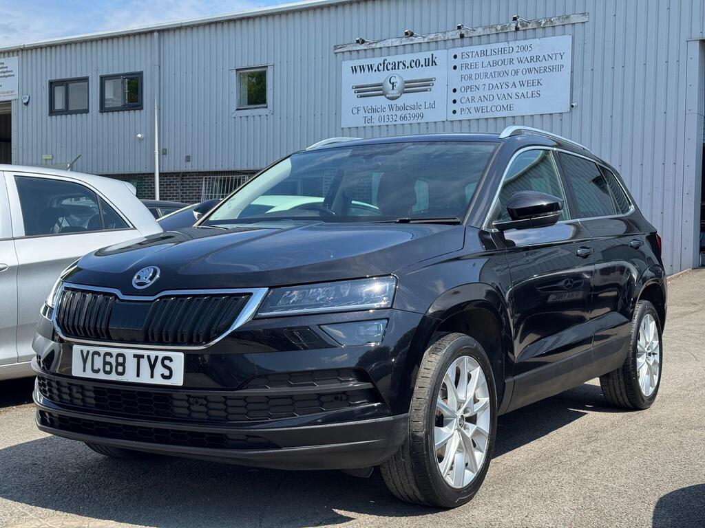 Škoda Karoq — Front three-quarter view